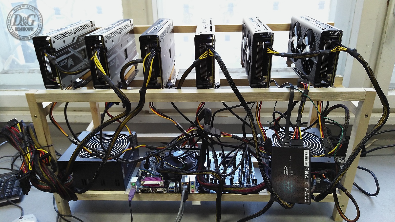 Копач за криптовалути с 6 GPU RX 5700XT 8GB